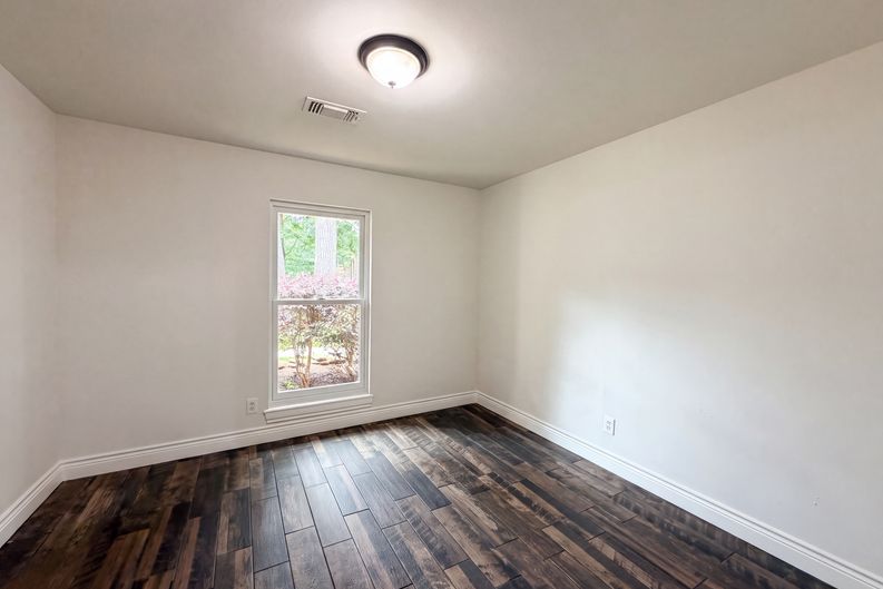 Photo 10 of 19 of 11614 Mile Dr, Houston, TX