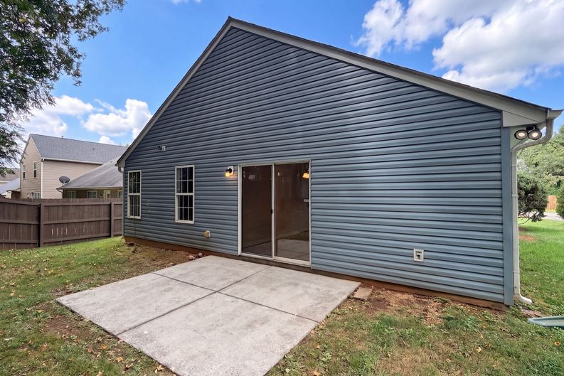 Photo 5 of 16 of 5006 Elizabeth Rd, Charlotte, NC