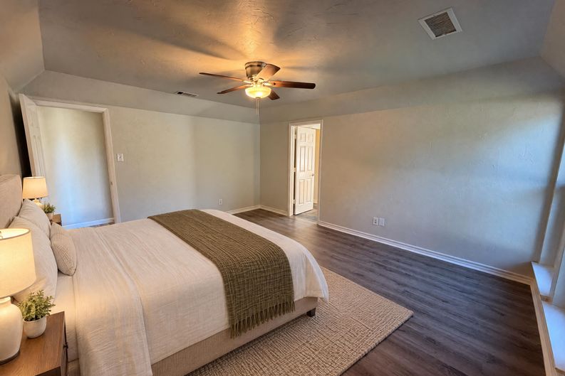 Photo 13 of 27 of 5700 Bermuda Dr, North Richland Hills, TX