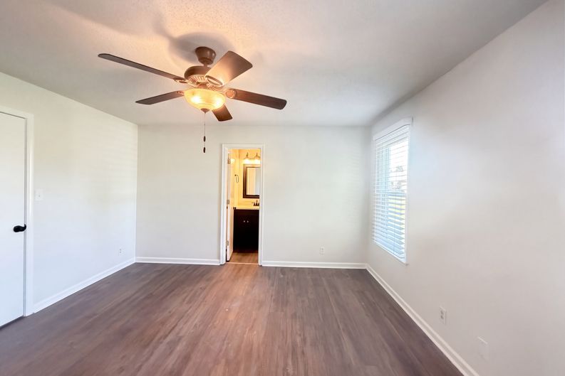 Photo 4 of 23 of 1819 Bourne Cir, Clarksville, TN