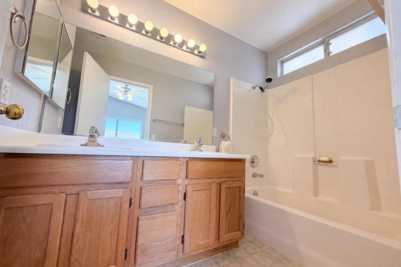 Photo 18 of 33 of 9121 Indian Breeze Dr, Las Vegas, NV