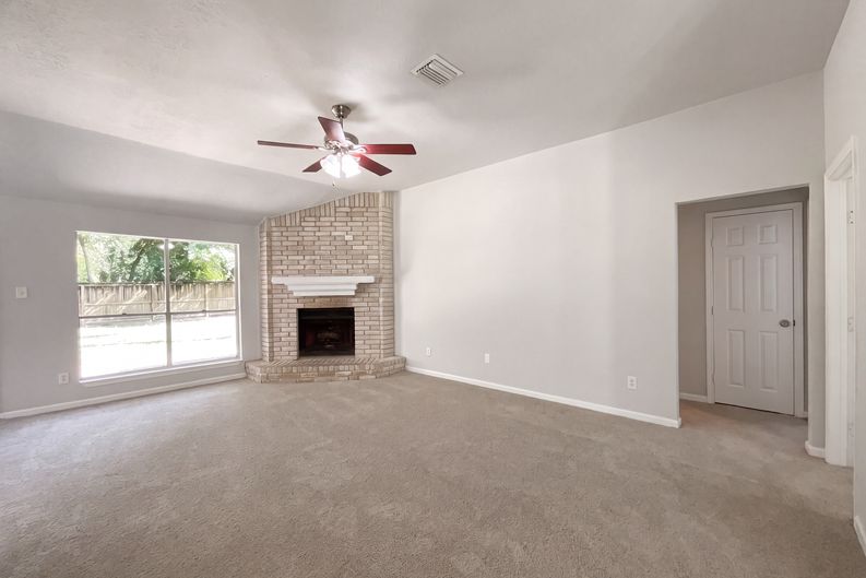 Photo 6 of 16 of 4911 Creek Shadows Dr, Kingwood, TX