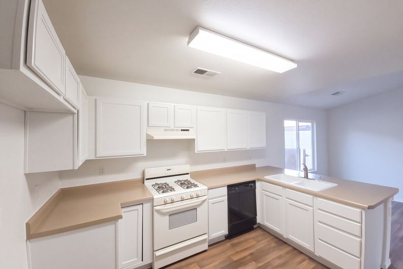 Photo 6 of 18 of 633 Autumn Meadows Dr NE, Rio Rancho, NM