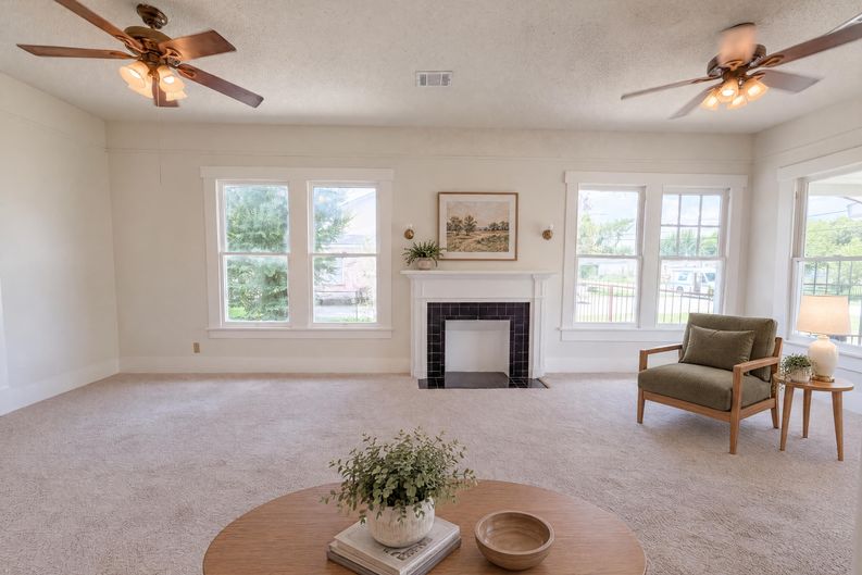 Photo 5 of 26 of 714 Bolling Ln, Houston, TX