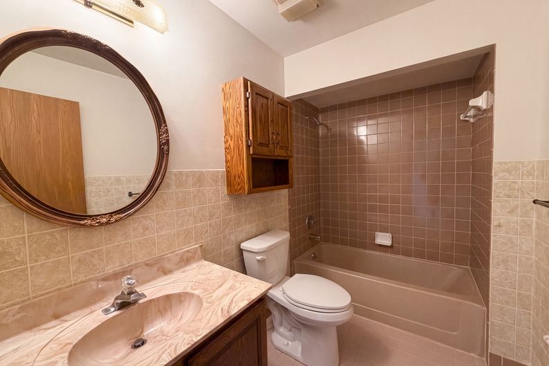Photo 16 of 21 of 3679 Vago Ln, Florissant, MO