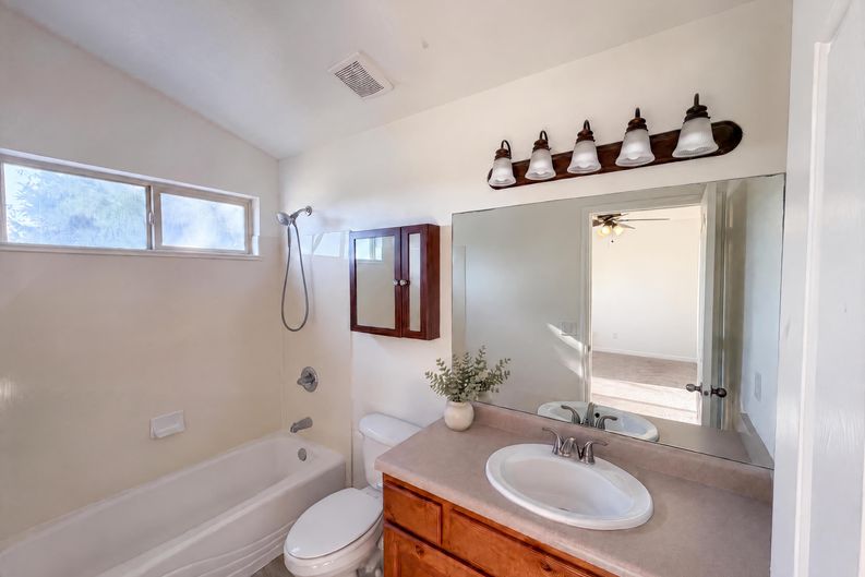 Photo 6 of 18 of 14273 S Heartstone Cir, Herriman, UT