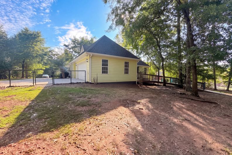 Photo 22 of 24 of 2050 Windfield Dr, Monroe, GA