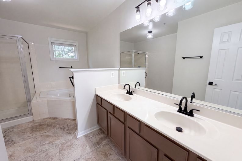 Photo 16 of 25 of 2800 Orchard Summit Ct, Hyattsville, MD