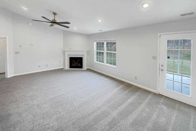 Photo 7 of 24 of 6614 Sparrowood Dr, Indianapolis, IN