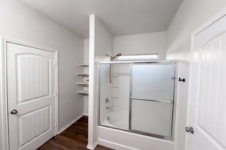 Photo 11 of 28 of 625 River Rock Dr, Azle, TX