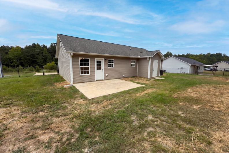 Photo 16 of 17 of 1411 Foxbrook Cir, Lancaster, SC