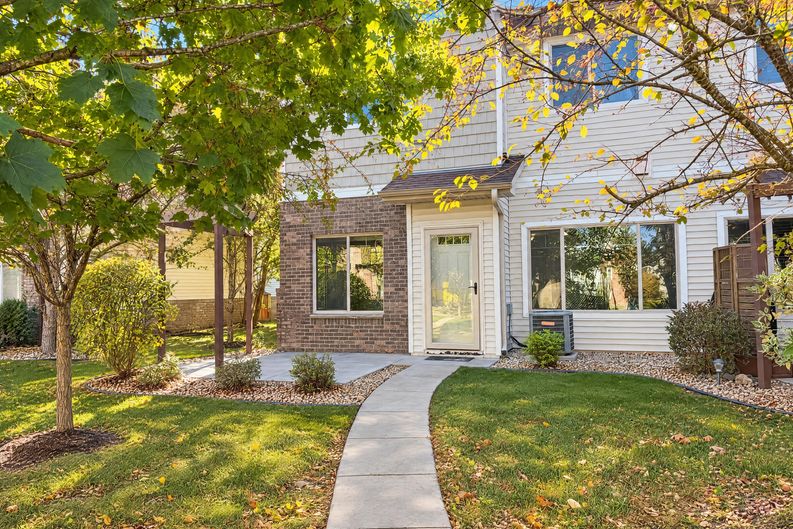 Photo 5 of 40 of 151 Morgan Ln, Lino Lakes, MN
