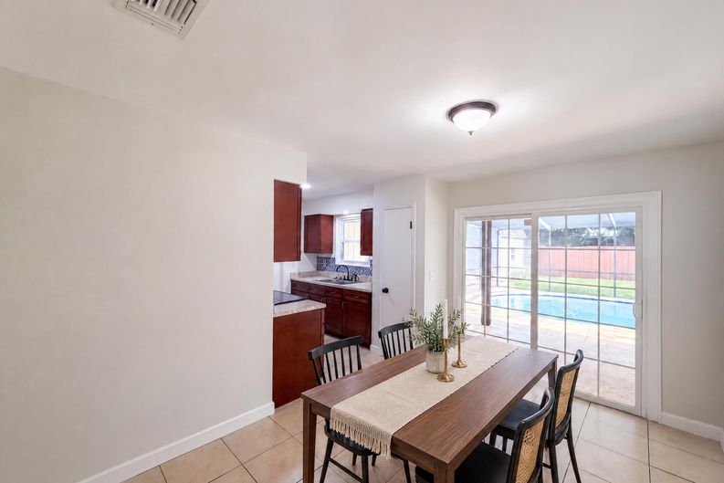 Photo 7 of 19 of 7233 W Thomas Jefferson Cir W, Bartow, FL