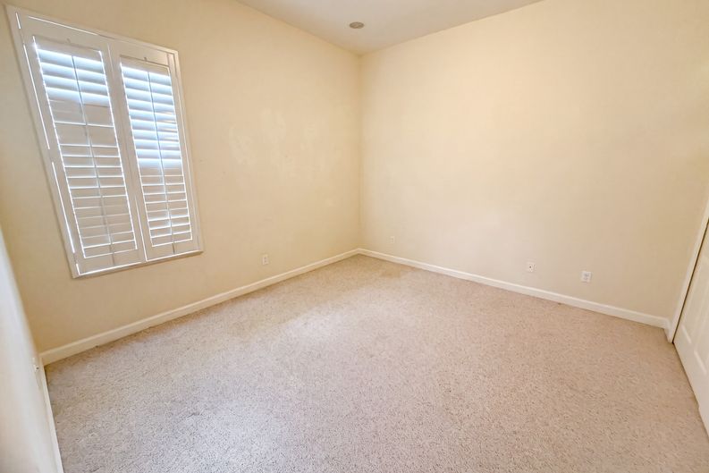 Photo 12 of 30 of 424 NW Dover Ct, Port Saint Lucie, FL
