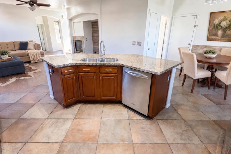 Photo 16 of 40 of 2513 W Florentine Rd, Phoenix, AZ
