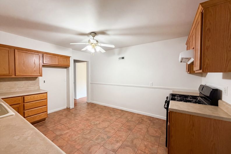 Photo 15 of 21 of 1607 N 17th St, Belleville, IL