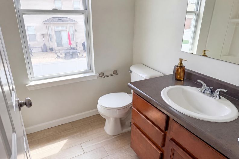 Photo 18 of 44 of 42824 Greystone Dr, Sterling Heights, MI