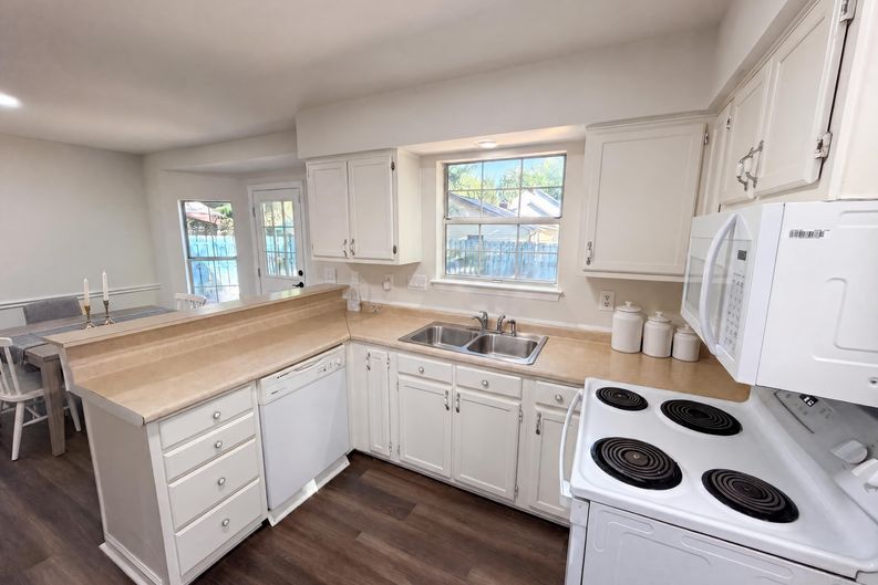 Photo 7 of 24 of 4720 Topsail Ct, Charlotte, NC