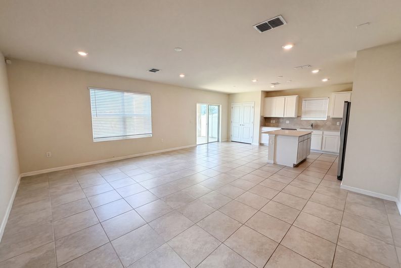 Photo 3 of 24 of 7768 Syracuse Dr, Clermont, FL