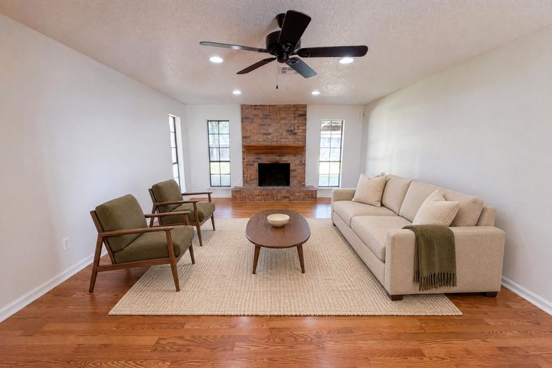Photo 3 of 22 of 203 Frost Creek Ave, Groesbeck, TX