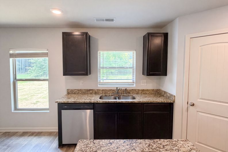 Photo 7 of 33 of 1300 Mills Cove Dr, Covington, GA