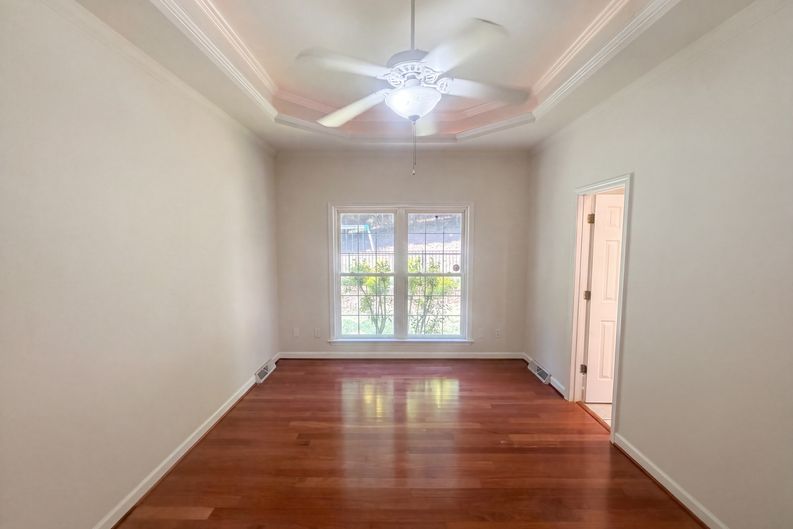 Photo 4 of 33 of 6120 Tennyson Dr, Kernersville, NC