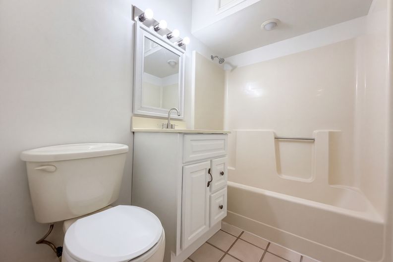 Photo 15 of 21 of 116 Valleyview Dr, Johnstown, OH