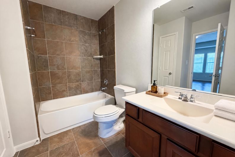 Photo 17 of 24 of 26306 Fox Ridge Ln, Katy, TX