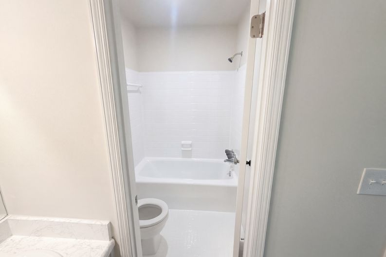 Photo 7 of 45 of 2215 Angela Dr SW, Lilburn, GA