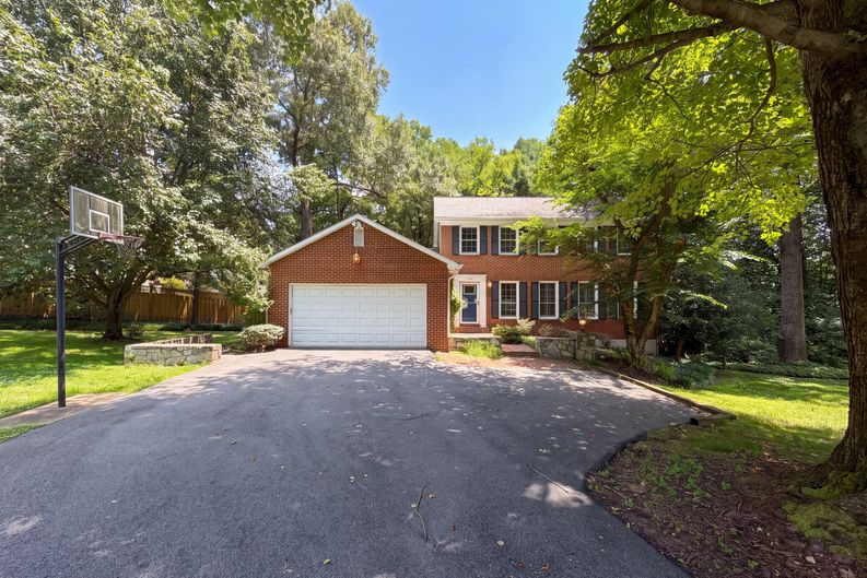 Photo 46 of 66 of 4819 Powell Rd, Fairfax, VA
