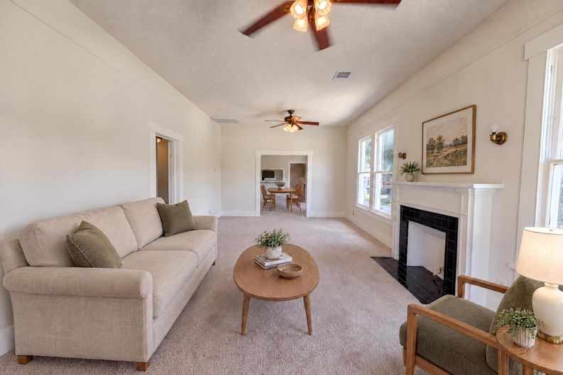 Photo 4 of 26 of 714 Bolling Ln, Houston, TX