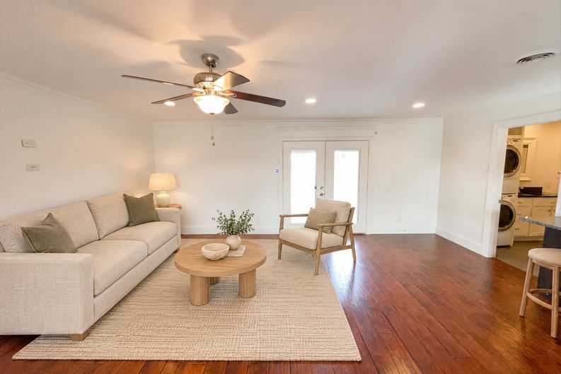 Photo 6 of 17 of 8541 Strathmore Dr, Dallas, TX