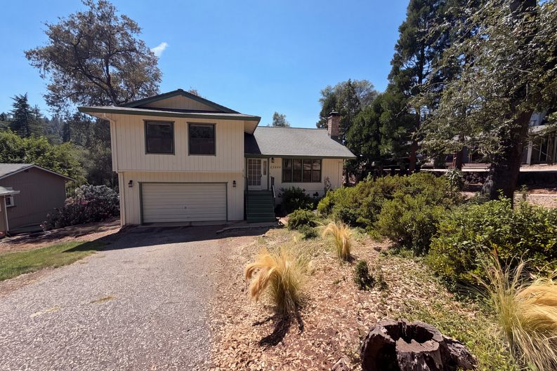 Photo 25 of 34 of 23944 Oakmont Way, Auburn, CA