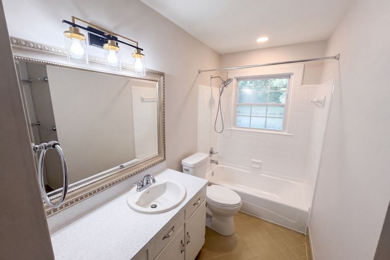 Photo 13 of 41 of 1030 McLaughlin Dr, Charlotte, NC