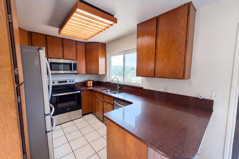 Photo 7 of 38 of 8273 W Plymouth Pl, Littleton, CO