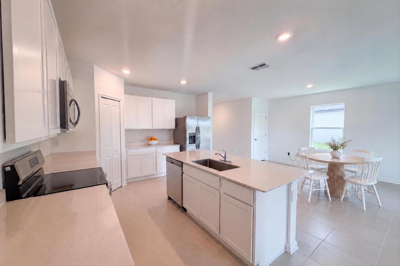 Photo 8 of 21 of 4373 River Beacon Blvd, Davenport, FL