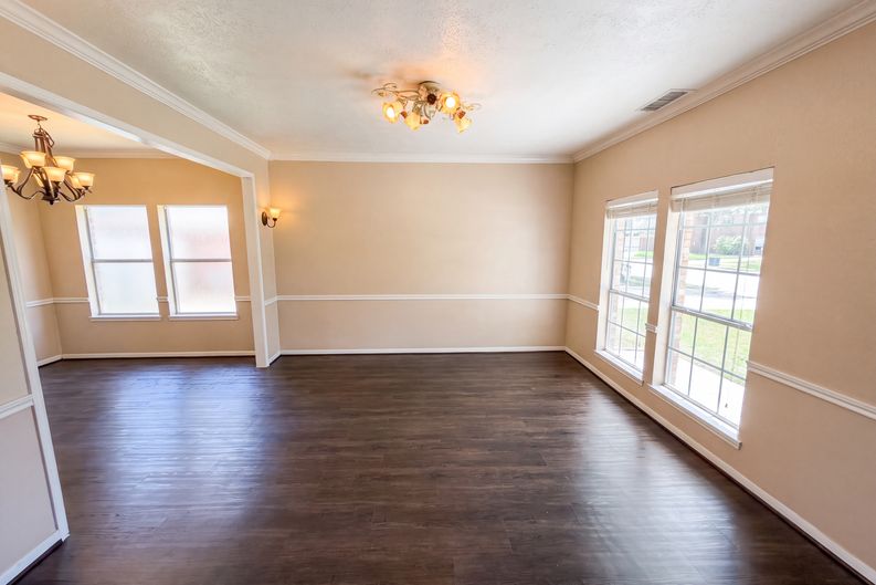 Photo 8 of 28 of 4215 River Ranch Dr, Pasadena, TX