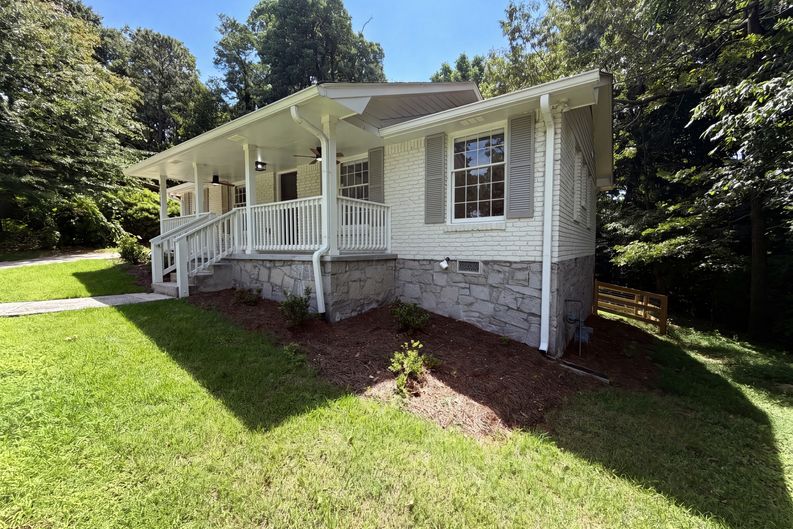 Photo 20 of 23 of 2320 Capehart Cir NE, Atlanta, GA