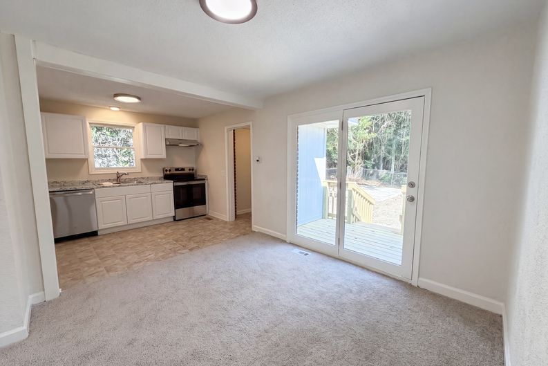 Photo 8 of 17 of 2112 Axson St, Cayce, SC