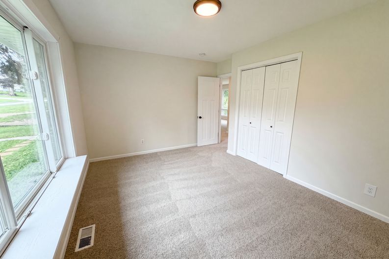Photo 13 of 27 of 1695 Abell St, Maplewood, MN