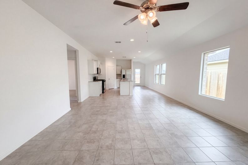 Photo 7 of 16 of 13592 Gunsmoke Ln, Cresson, TX