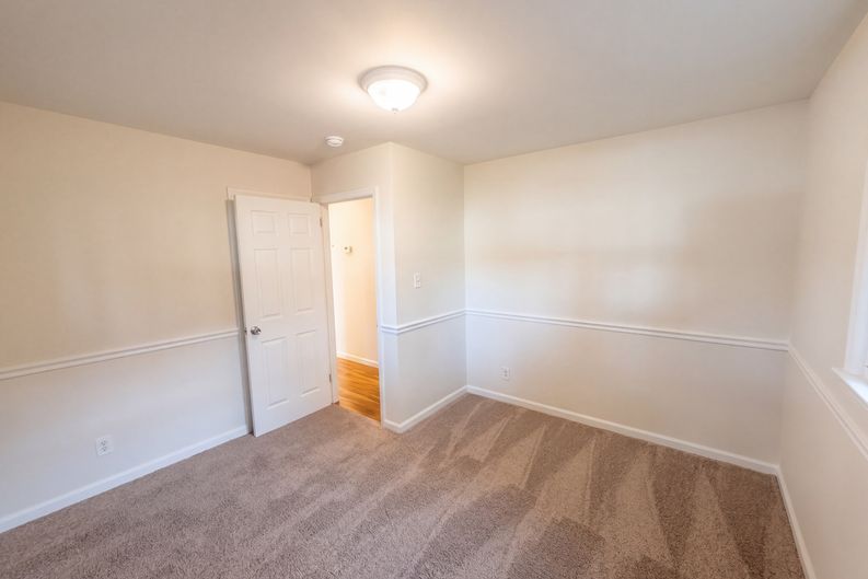 Photo 15 of 18 of 509 Greenbriar Rd, Greensboro, NC
