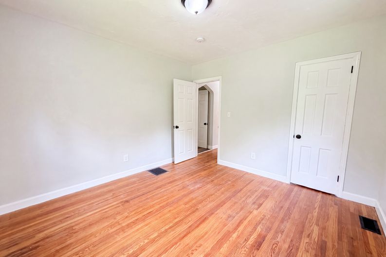 Photo 13 of 24 of 6418 Savannah Ave, Cincinnati, OH