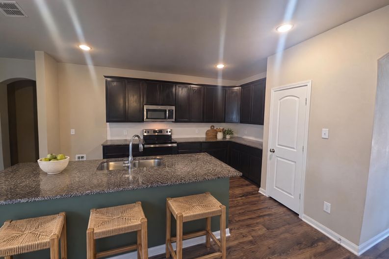 Photo 13 of 39 of 3001 Gilchrist Dr, Lorena, TX