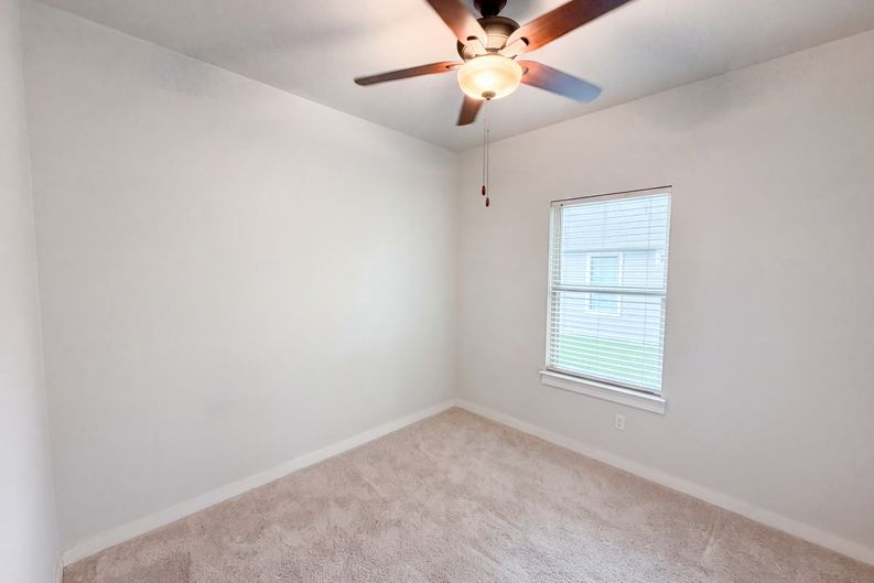 Photo 8 of 17 of 105 Syrah Ct, Leander, TX