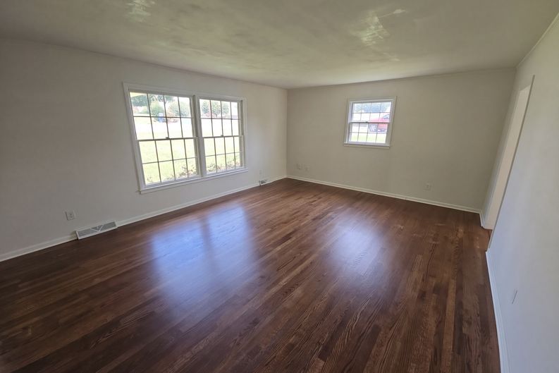Photo 3 of 16 of 1001 Stanbery Cir, Greeneville, TN