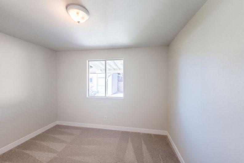 Photo 9 of 20 of 922 W Craig St, Rialto, CA