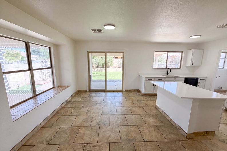 Photo 6 of 20 of 5596 W Cortaro Crossing Dr, Tucson, AZ