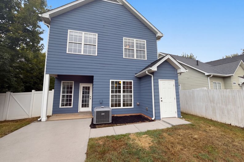 Photo 5 of 18 of 3926 Wilgrove Way Dr, Charlotte, NC