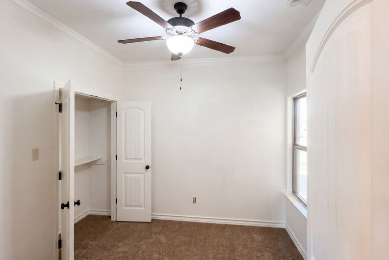 Photo 18 of 27 of 8809 10th St, Lubbock, TX